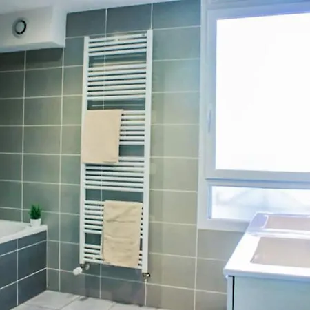 Maison Familiale Avec Exterieur